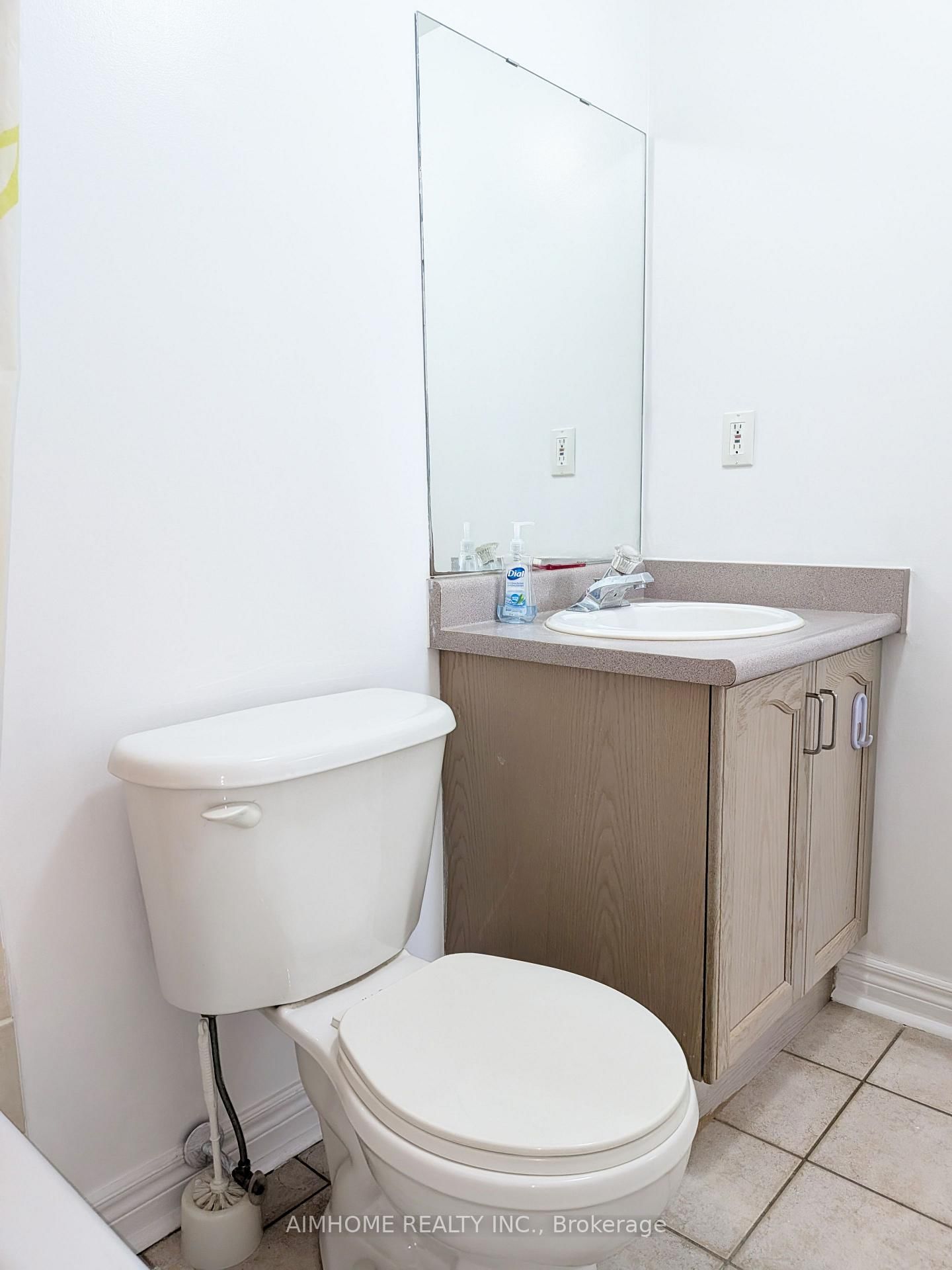 Townhouse for sale at 74 Sunway Square, Markham, Ontario, L3P 7X5 - Raymerville - MLS: N12955456