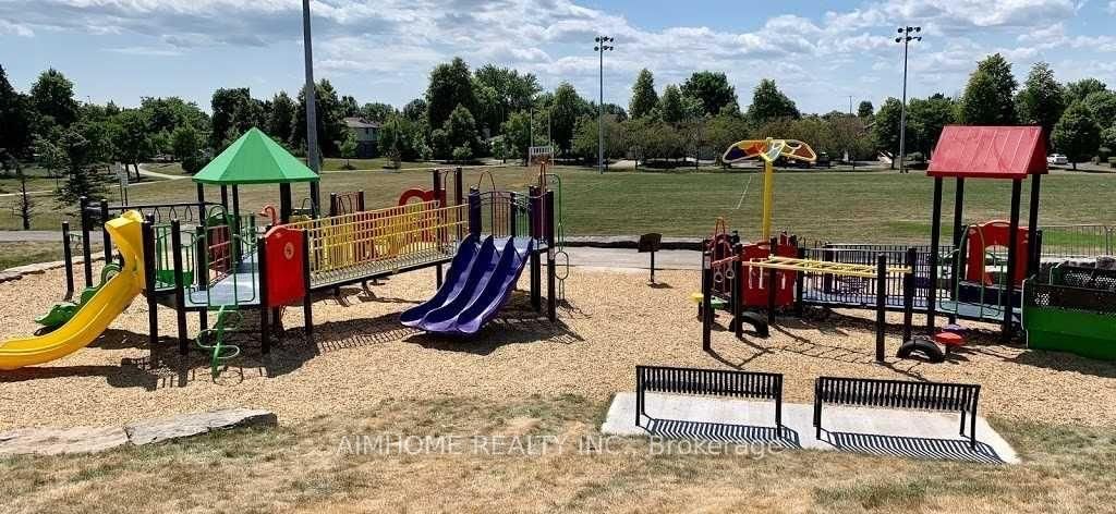 Townhouse for sale at 74 Sunway Square, Markham, Ontario, L3P 7X5 - Raymerville - MLS: N12955456