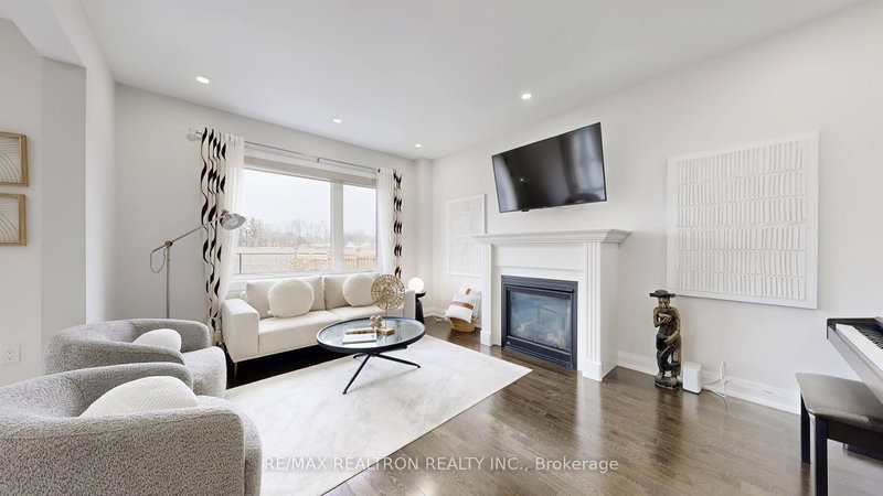 44 Festival Crt, East Gwillimbury, L9N 0N8 | Image 3