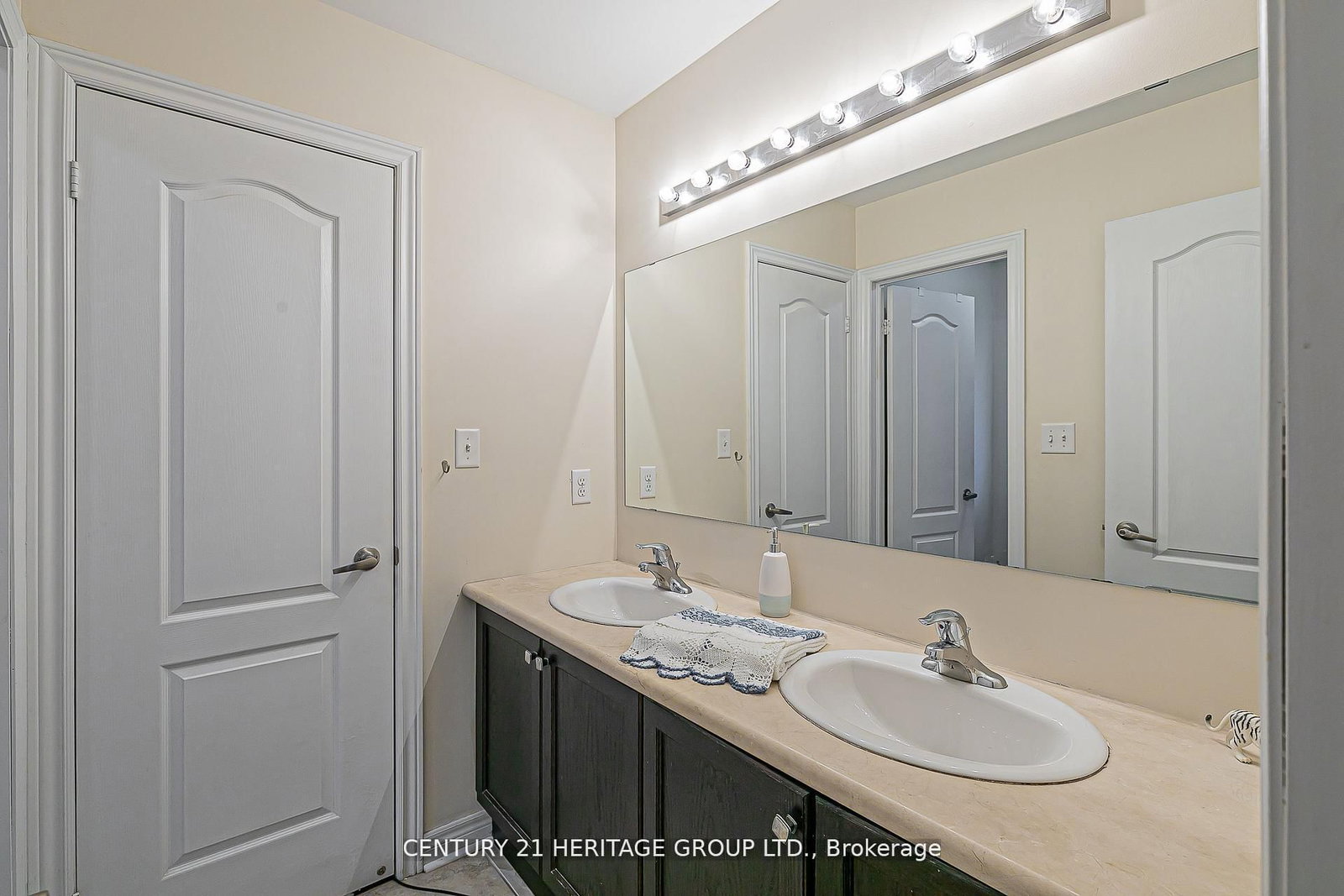 Detached House for sale at 44 Madison Avenue, Richmond Hill, Ontario, L4E 2Z6 - Oak Ridges - MLS: N12955828