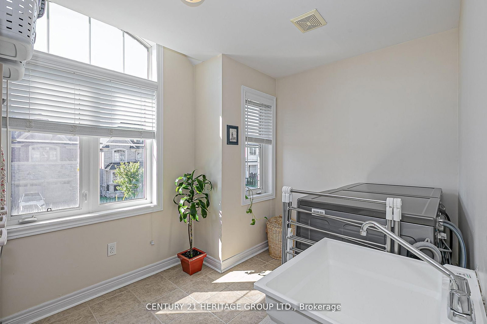 Detached House for sale at 44 Madison Avenue, Richmond Hill, Ontario, L4E 2Z6 - Oak Ridges - MLS: N12955828