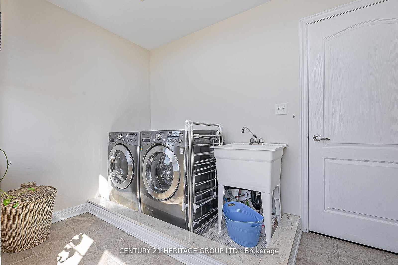 Detached House for sale at 44 Madison Avenue, Richmond Hill, Ontario, L4E 2Z6 - Oak Ridges - MLS: N12955828