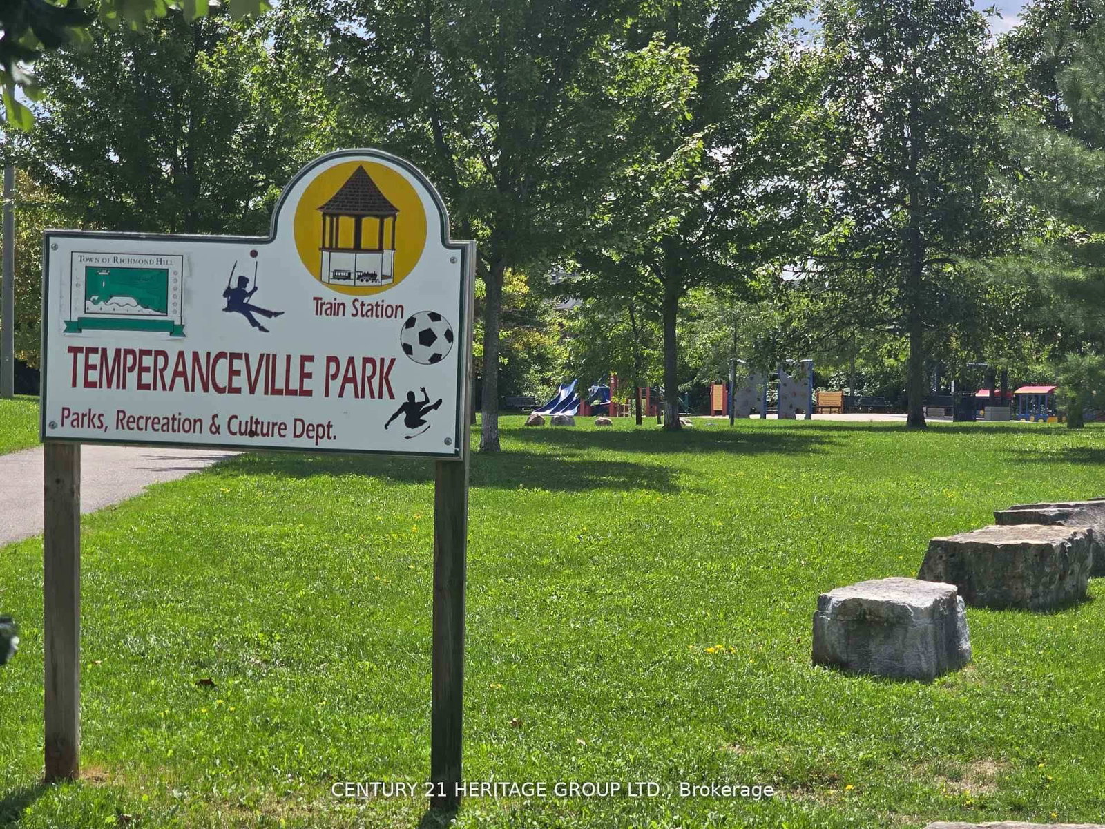 Detached House for sale at 44 Madison Avenue, Richmond Hill, Ontario, L4E 2Z6 - Oak Ridges - MLS: N12955828