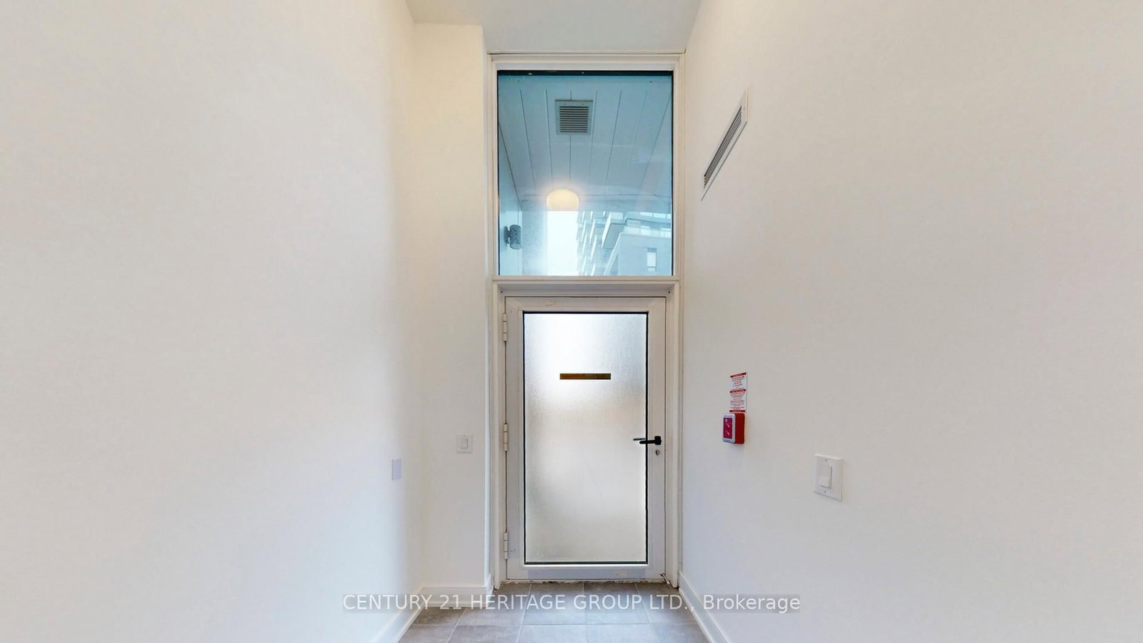 8888 YONGE Street, Unit 103 W/L - Photo 18