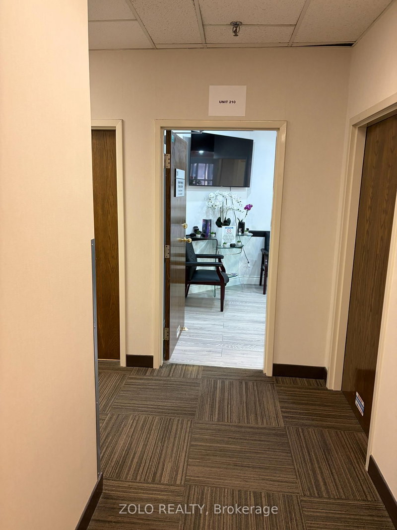 210 - 4600 Highway 7 W, Vaughan, L4L 4Y7 | Image 3