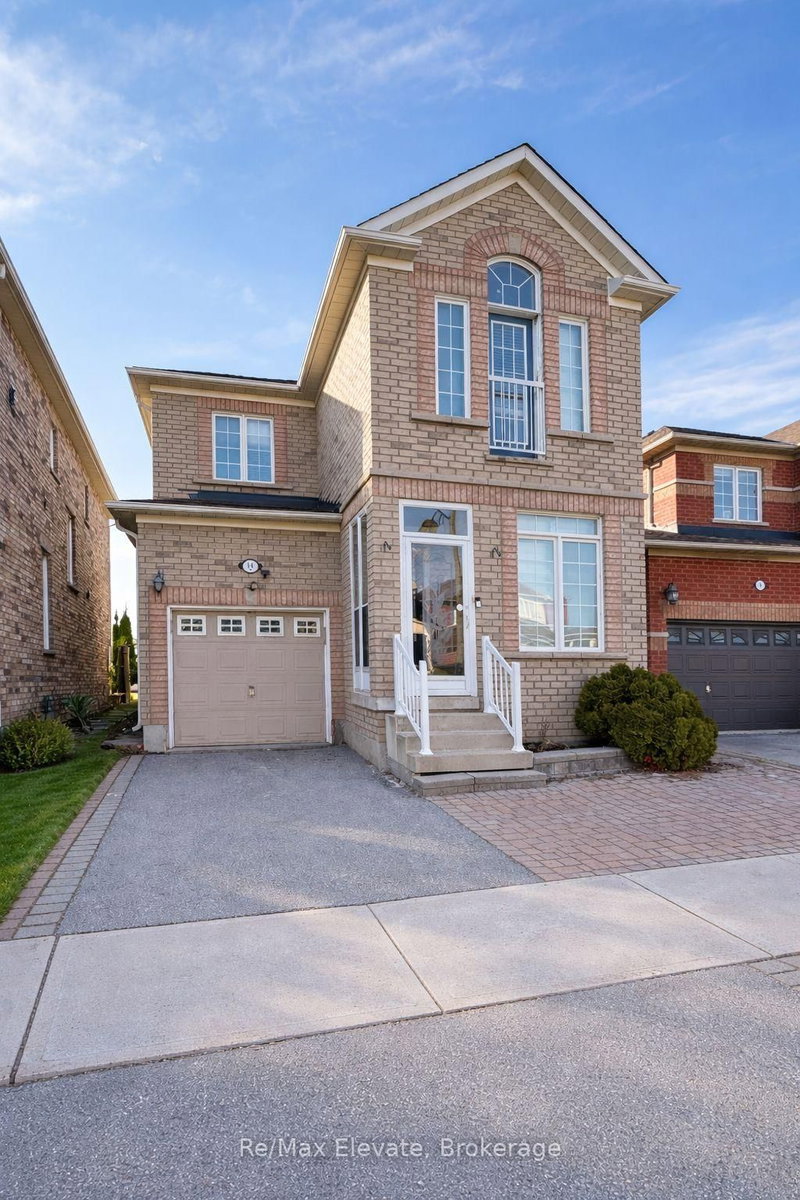 home for lease on 14 Goldenwood Crescent