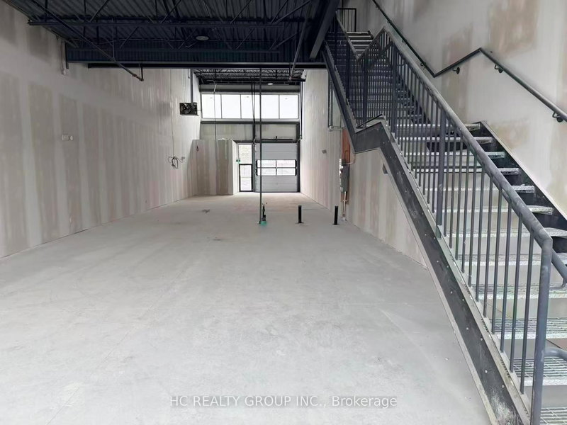 I10 - 175 Melvin Robson Ave, Aurora, L4G 4B9 | Image 3