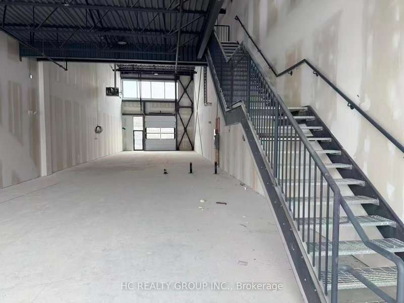 I07 - 175 Melvin Robson Ave, Aurora, L4G 4B9 | Image 3