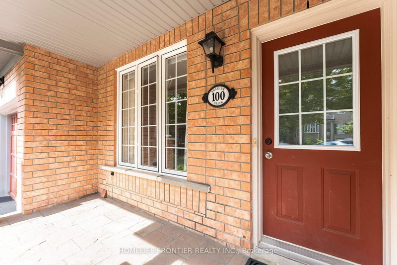 100 Selkirk Dr, Richmond Hill, L4B 4S4 | Image 2