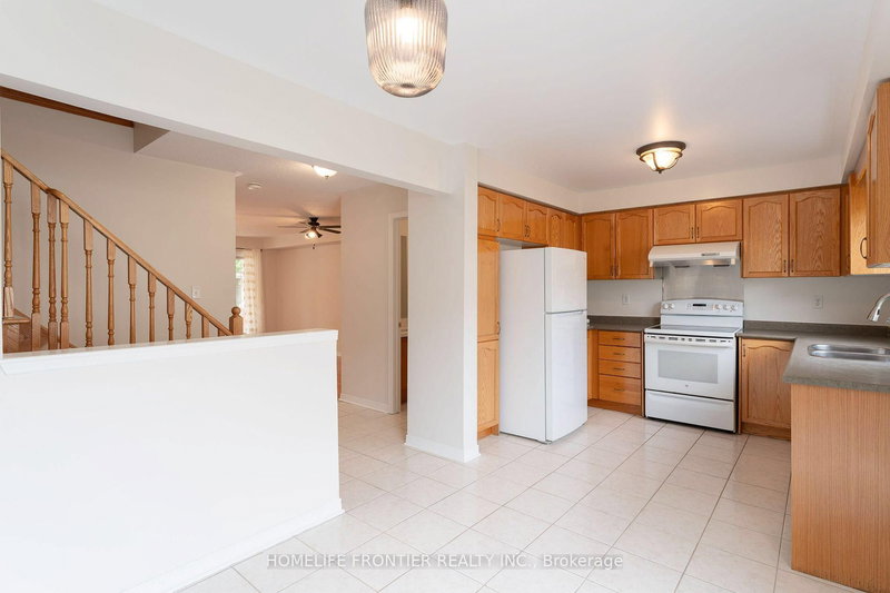 100 Selkirk Dr, Richmond Hill, L4B 4S4 | Image 3