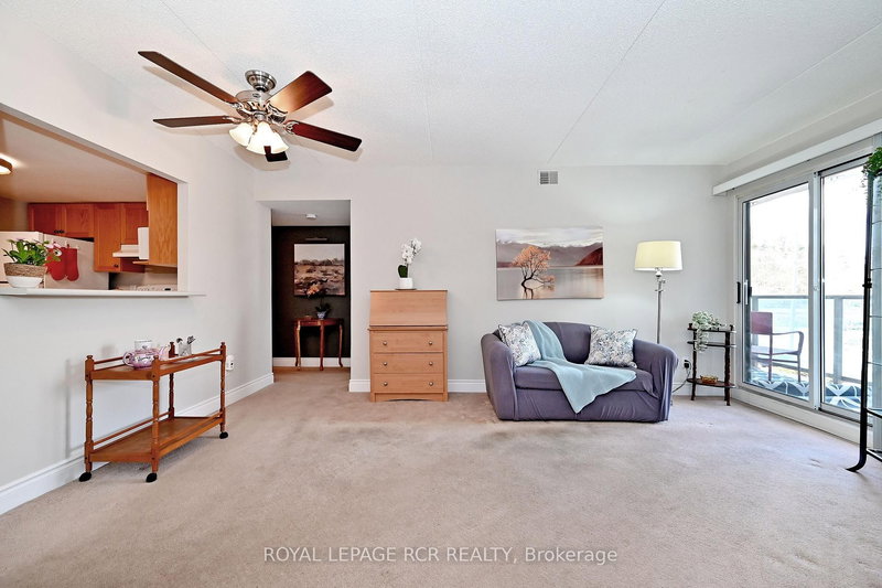 212 - 160 Wellington St E, Aurora, L4G 1J3 | Image 3