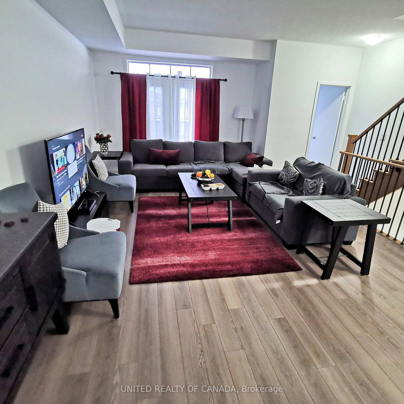 167 Harding Park St, Newmarket, L3Y 0E3 | Image 2