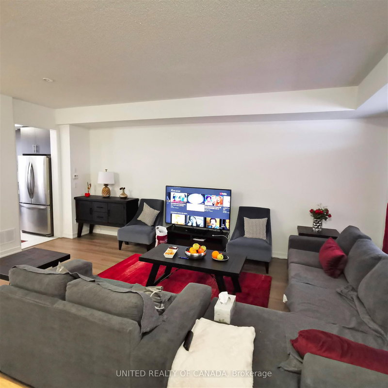 167 Harding Park St, Newmarket, L3Y 0E3 | Image 3