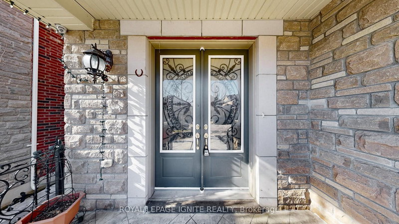 73 Kentwood Cres, Markham, L6B 0C4 | Image 2