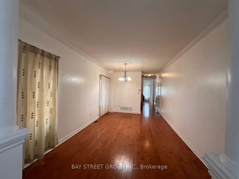 70 Warren Bradley St, Markham, L6C 2X4 | Image 3