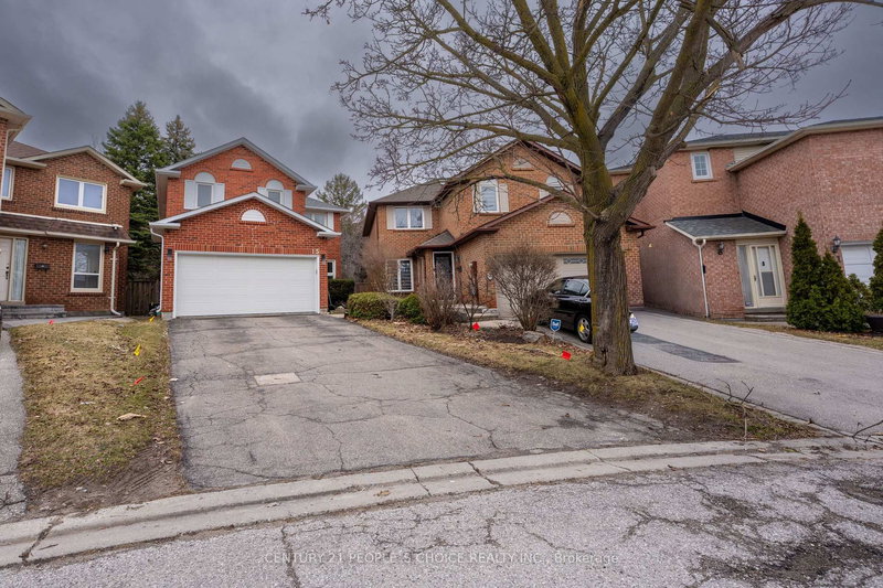 15 Kilbarry Crt, Richmond Hill, L4C 6M8 | Image 2