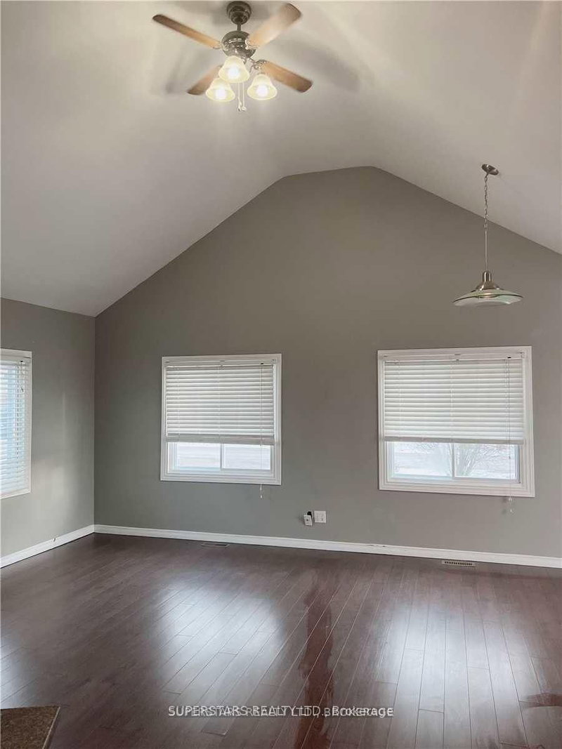 276 Parkwood Ave, Georgina, L4P 2X3 | Image 2