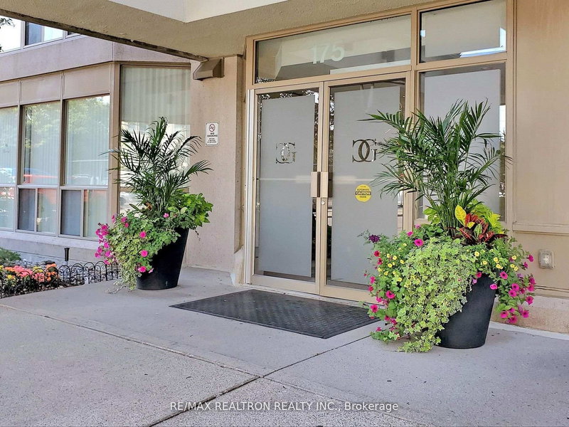 208 - 175 Cedar Ave, Richmond Hill, L4C 9V3 | Image 3