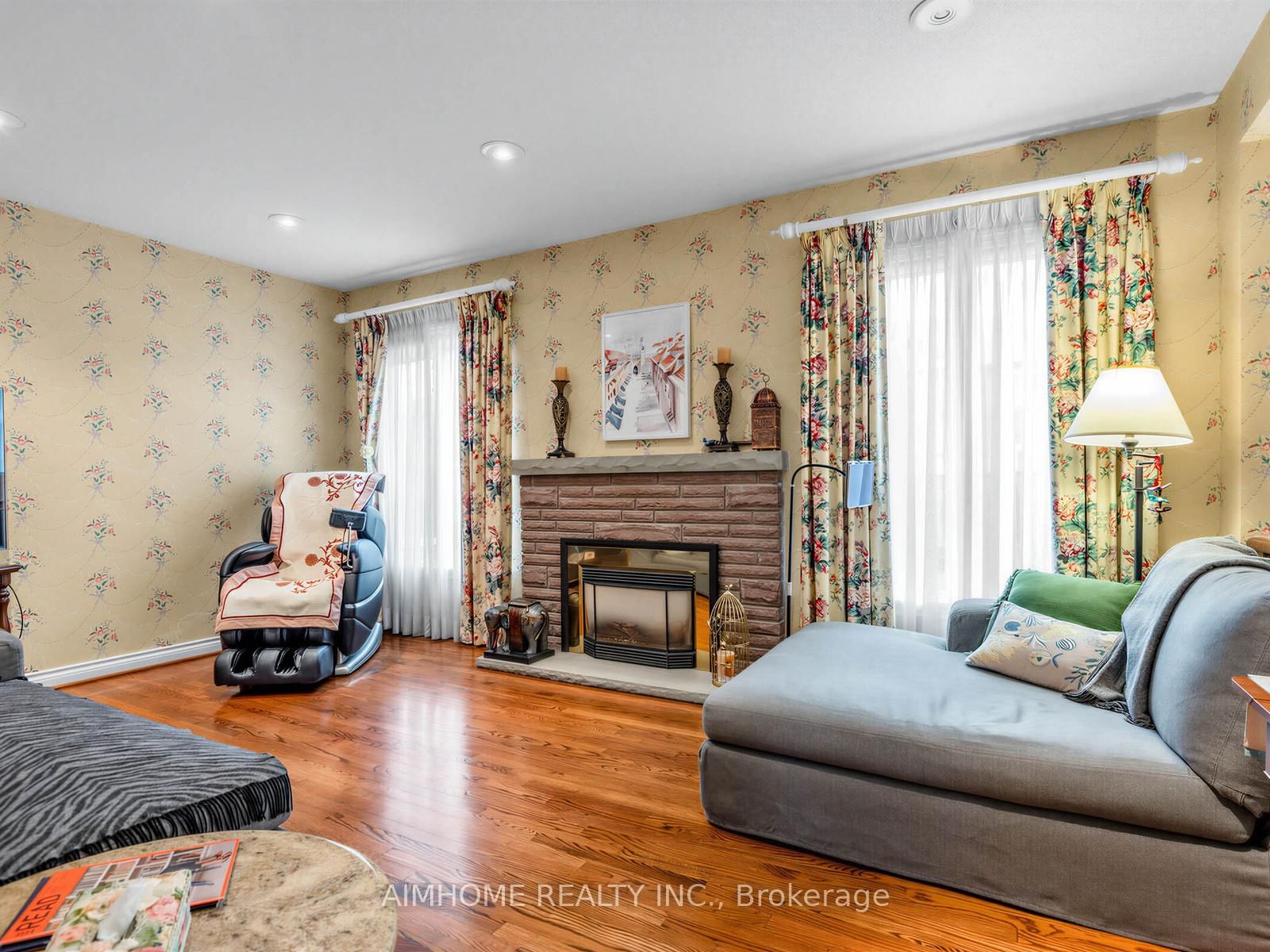 Detached House for sale at 92 Braeside Square, Markham, Ontario, L3R 0A5 - Unionville - MLS: N12958832