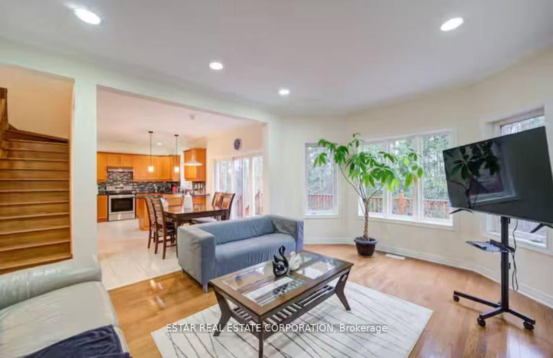 45 Abilene Crt, Richmond Hill, L4C 0S6 | Image 3