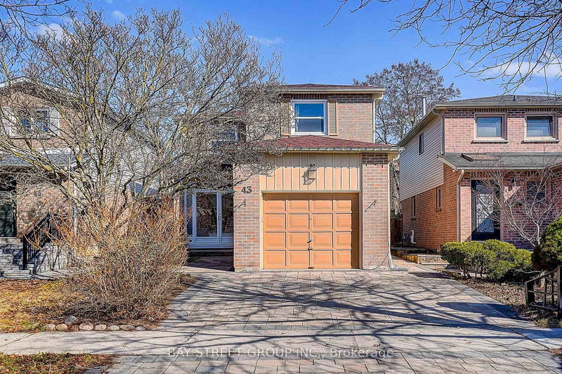 43 Bluesky Cres, Richmond Hill, L4C 8J2 | Image 2