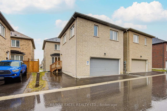 Coach - 172 Webb Street