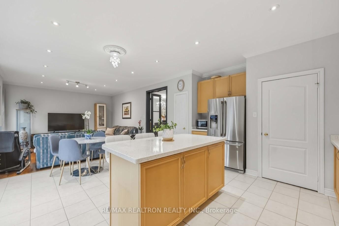 Detached House for sale at 10 Dovetail Drive, Richmond Hill, Ontario, L4E 5B1 - Oak Ridges Lake Wilcox - MLS: N12959490