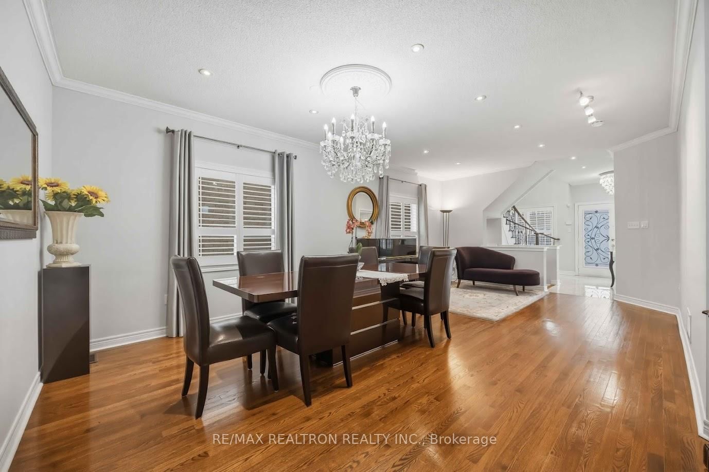 Detached House for sale at 10 Dovetail Drive, Richmond Hill, Ontario, L4E 5B1 - Oak Ridges Lake Wilcox - MLS: N12959490