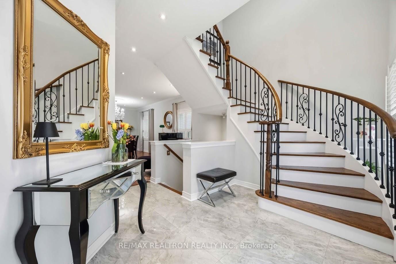 Detached House for sale at 10 Dovetail Drive, Richmond Hill, Ontario, L4E 5B1 - Oak Ridges Lake Wilcox - MLS: N12959490