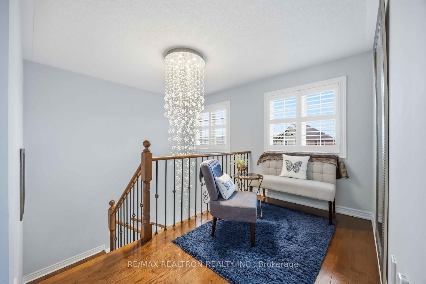 Detached House for sale at 10 Dovetail Drive, Richmond Hill, Ontario, L4E 5B1 - Oak Ridges Lake Wilcox - MLS: N12959490