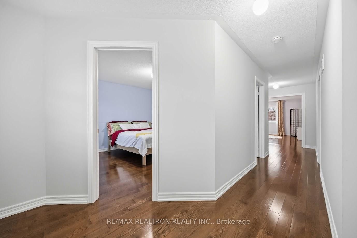 Detached House for sale at 10 Dovetail Drive, Richmond Hill, Ontario, L4E 5B1 - Oak Ridges Lake Wilcox - MLS: N12959490