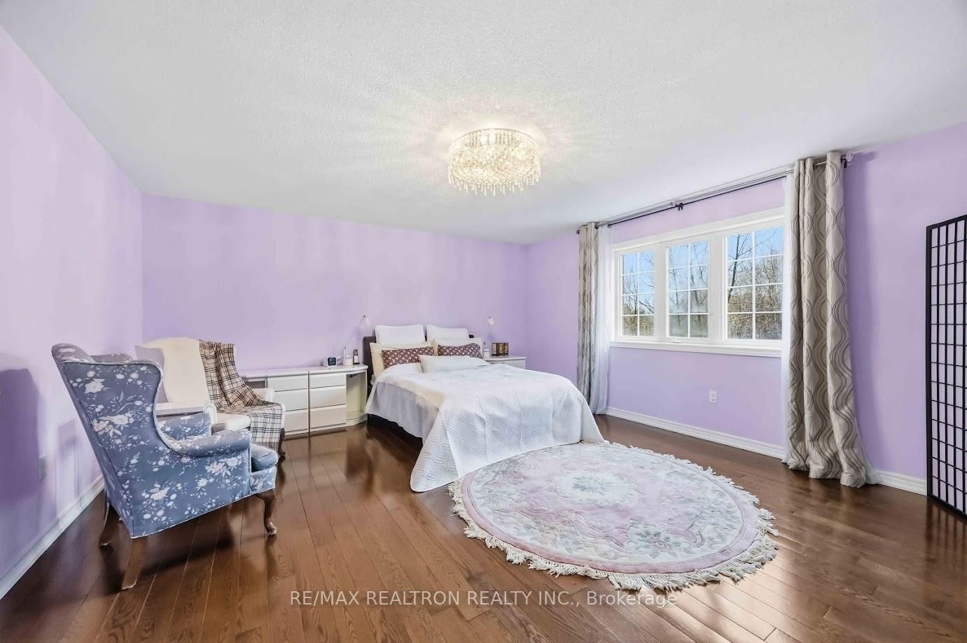 Detached House for sale at 10 Dovetail Drive, Richmond Hill, Ontario, L4E 5B1 - Oak Ridges Lake Wilcox - MLS: N12959490