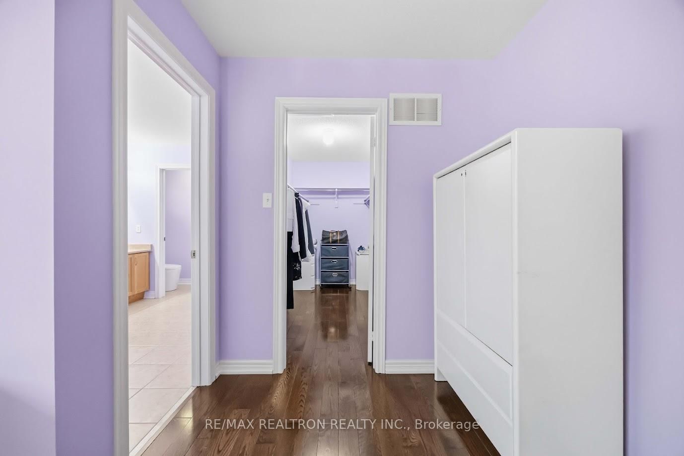 Detached House for sale at 10 Dovetail Drive, Richmond Hill, Ontario, L4E 5B1 - Oak Ridges Lake Wilcox - MLS: N12959490