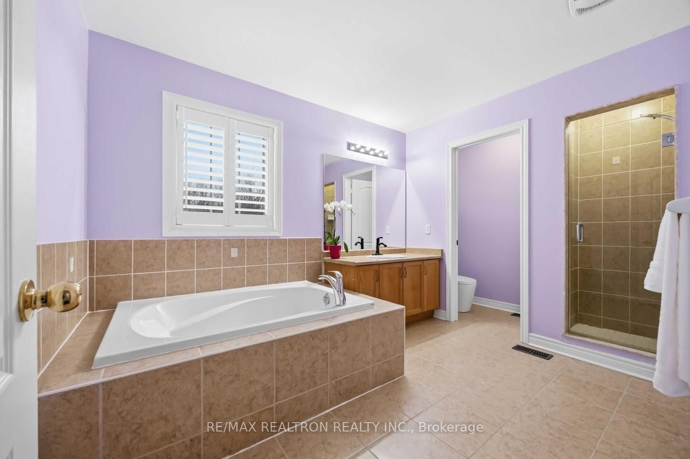 Detached House for sale at 10 Dovetail Drive, Richmond Hill, Ontario, L4E 5B1 - Oak Ridges Lake Wilcox - MLS: N12959490