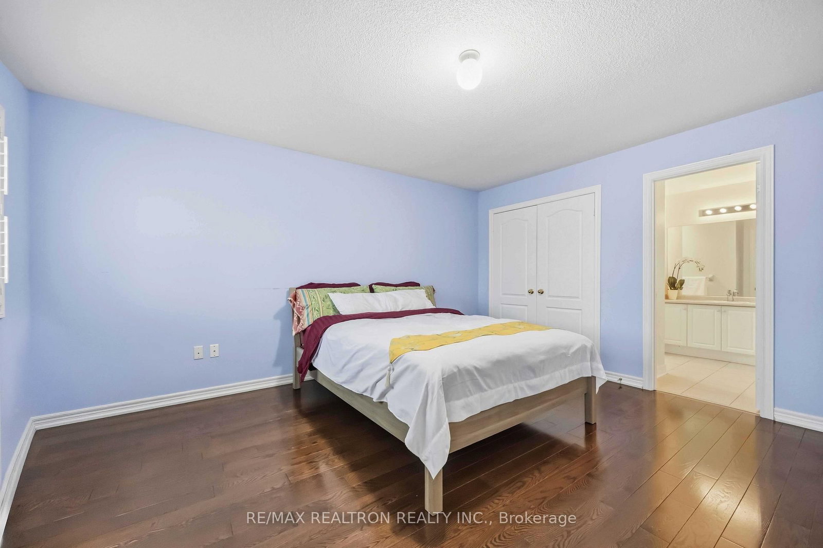 Detached House for sale at 10 Dovetail Drive, Richmond Hill, Ontario, L4E 5B1 - Oak Ridges Lake Wilcox - MLS: N12959490