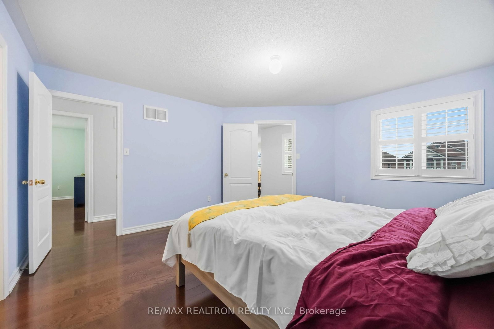 Detached House for sale at 10 Dovetail Drive, Richmond Hill, Ontario, L4E 5B1 - Oak Ridges Lake Wilcox - MLS: N12959490