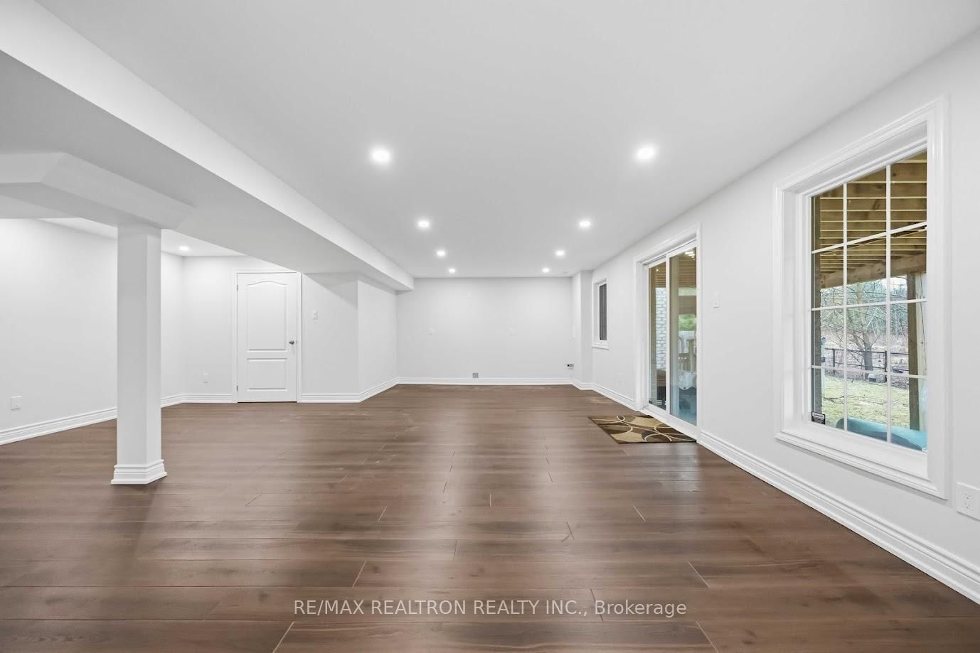 Detached House for sale at 10 Dovetail Drive, Richmond Hill, Ontario, L4E 5B1 - Oak Ridges Lake Wilcox - MLS: N12959490