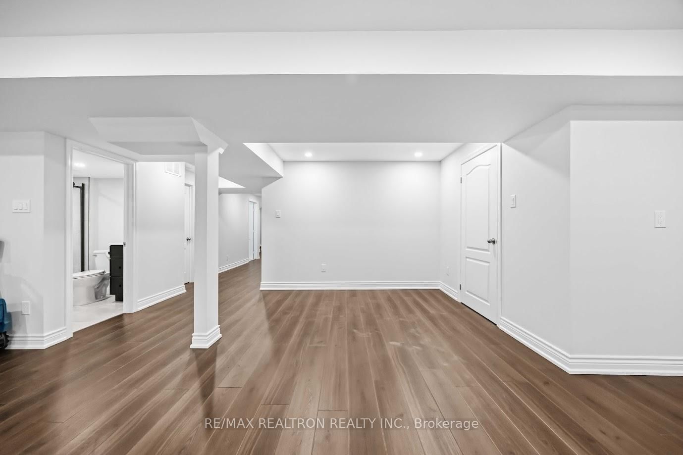 Detached House for sale at 10 Dovetail Drive, Richmond Hill, Ontario, L4E 5B1 - Oak Ridges Lake Wilcox - MLS: N12959490