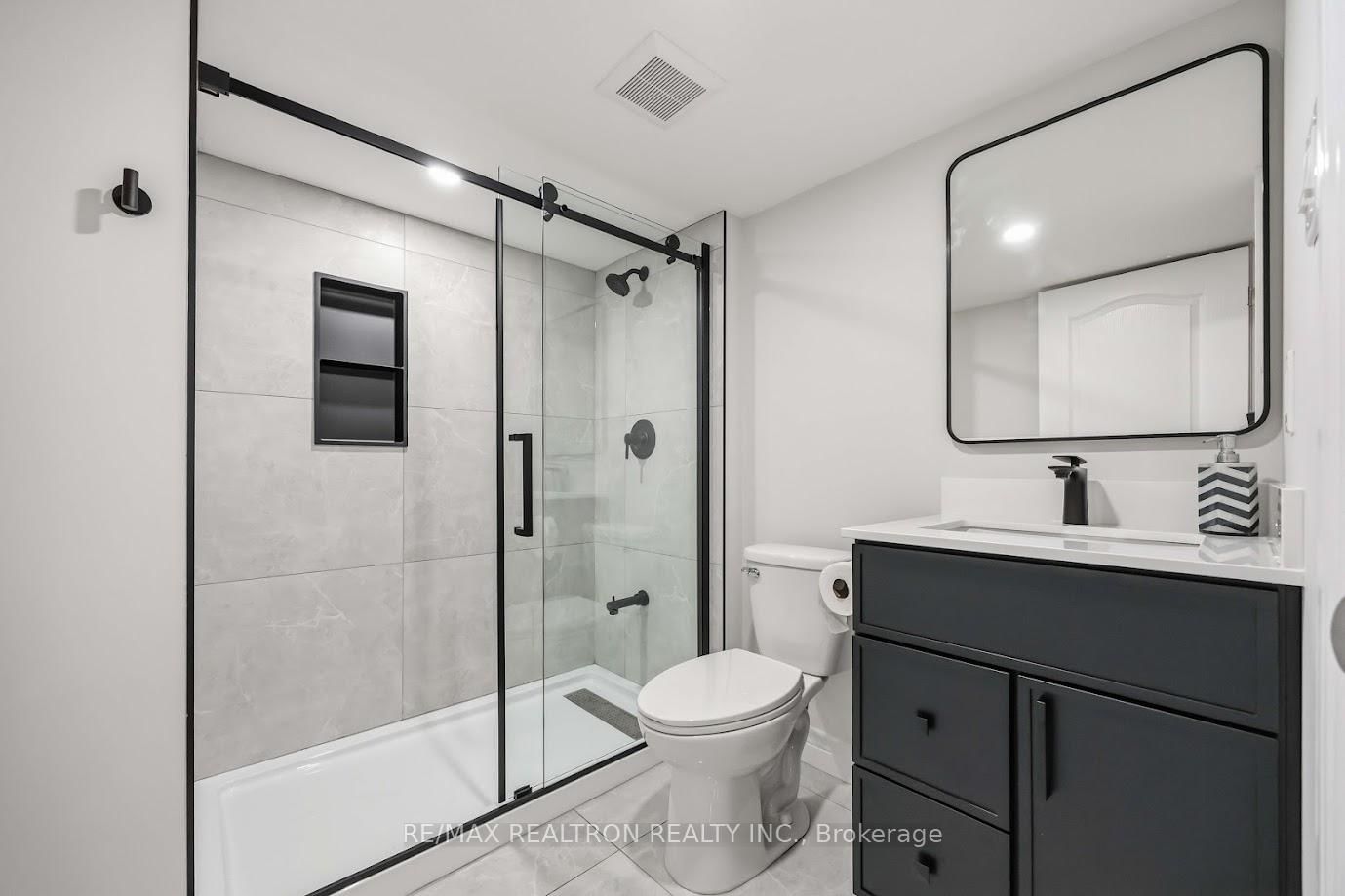 Detached House for sale at 10 Dovetail Drive, Richmond Hill, Ontario, L4E 5B1 - Oak Ridges Lake Wilcox - MLS: N12959490