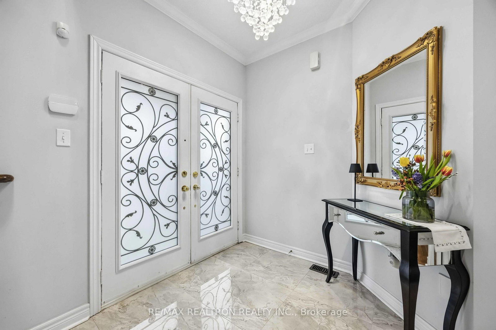 Detached House for sale at 10 Dovetail Drive, Richmond Hill, Ontario, L4E 5B1 - Oak Ridges Lake Wilcox - MLS: N12959490