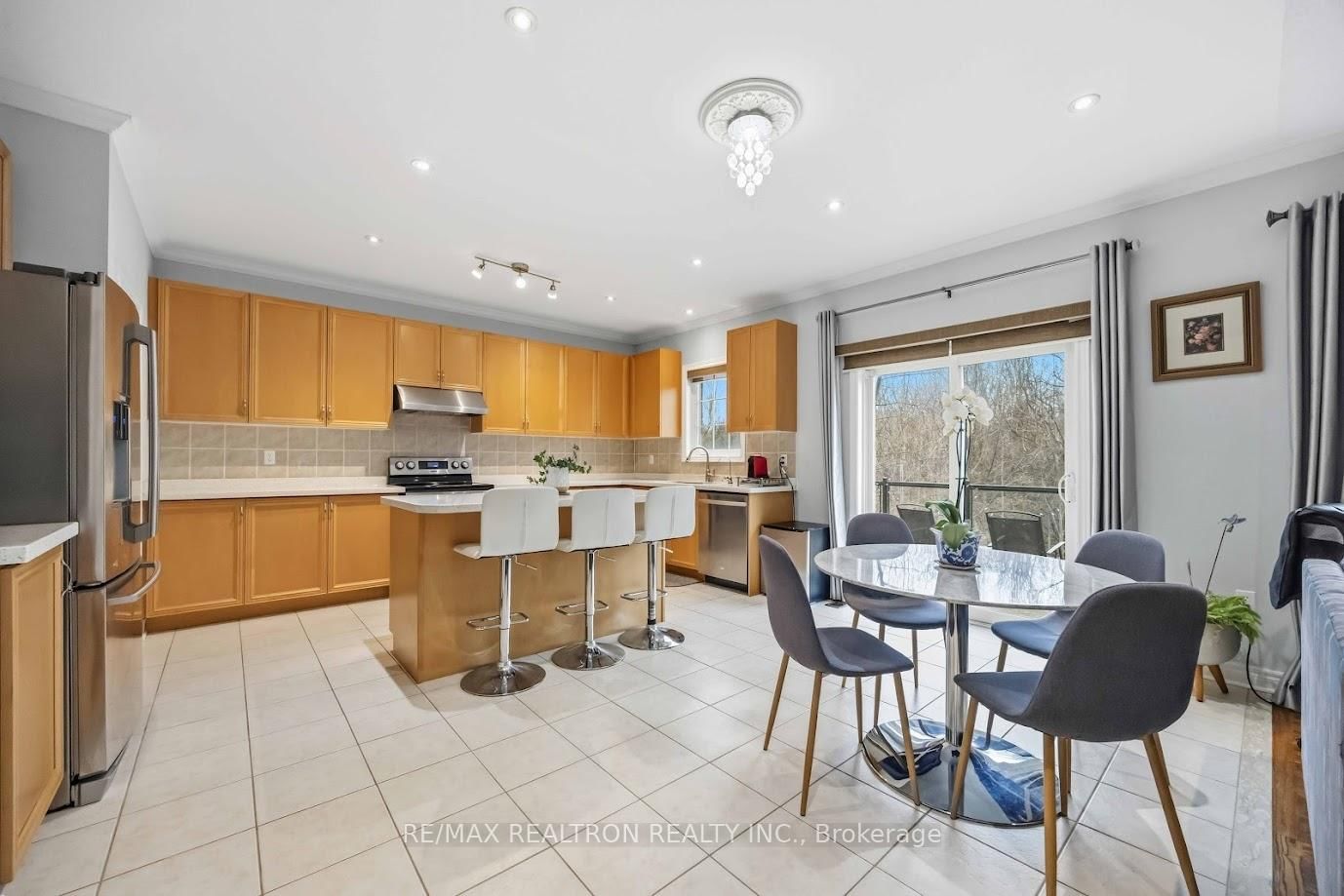 Detached House for sale at 10 Dovetail Drive, Richmond Hill, Ontario, L4E 5B1 - Oak Ridges Lake Wilcox - MLS: N12959490