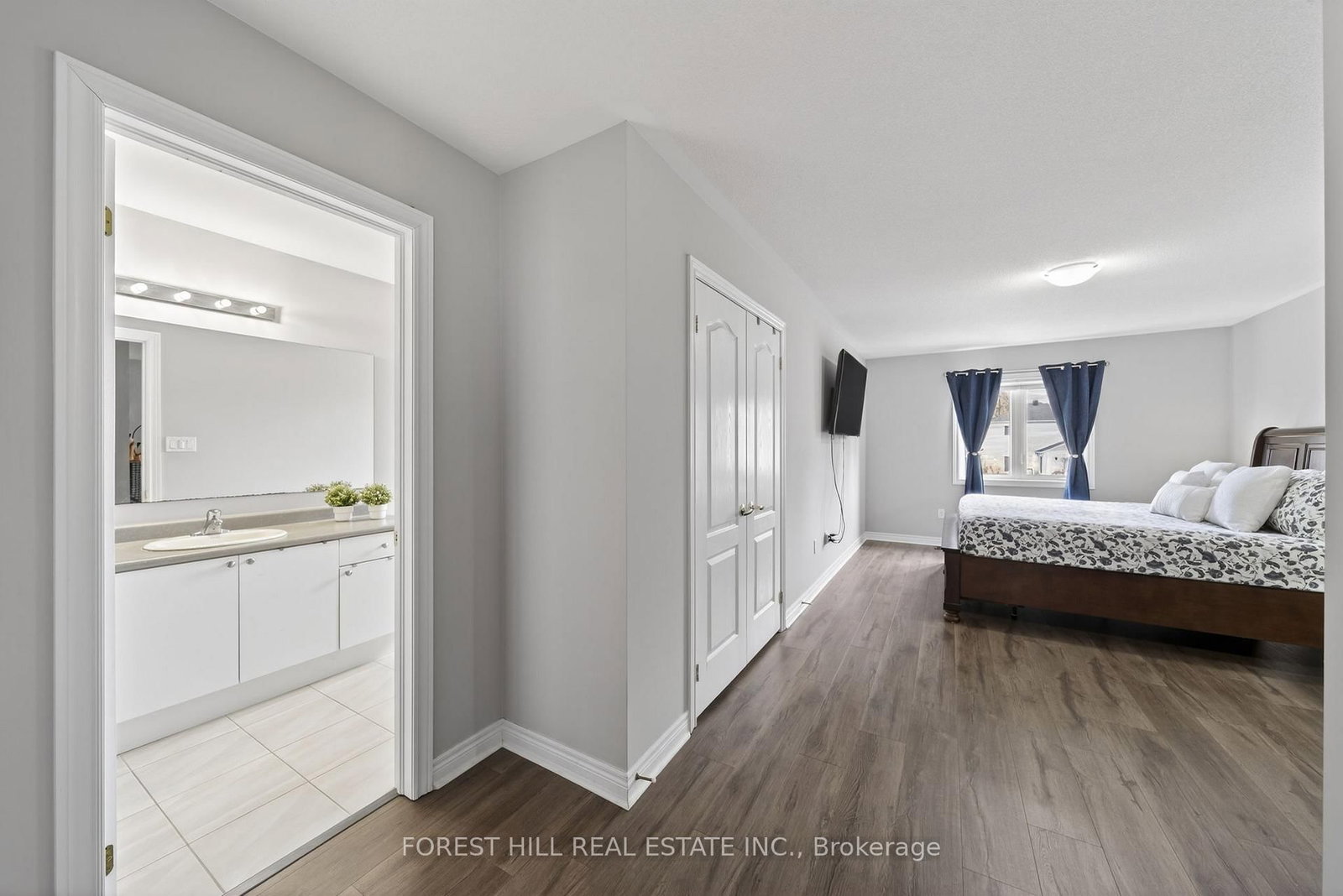 Townhouse for sale at 37 Greenwood Drive, Essa, Ontario, L3W 0N5 - Angus - MLS: N12959824