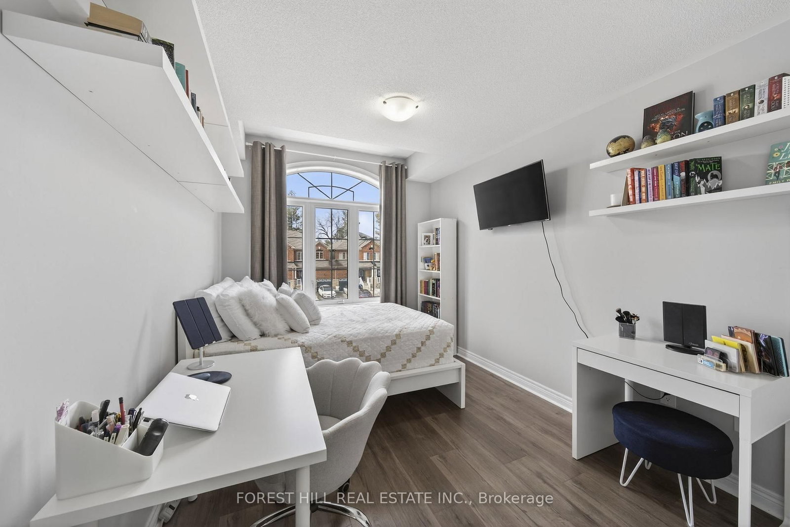 Townhouse for sale at 37 Greenwood Drive, Essa, Ontario, L3W 0N5 - Angus - MLS: N12959824