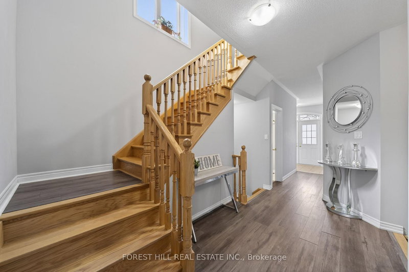 37 Greenwood Dr, Essa, L3W 0N5 | Image 3