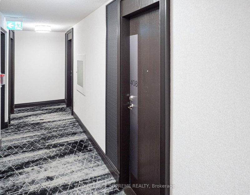 408 - 3 Ellesmere St, Richmond Hill, L4B 4N2 | Image 2