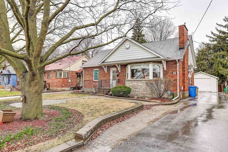 30 Dunning Ave, Aurora, L4G 6H7 | Image 2