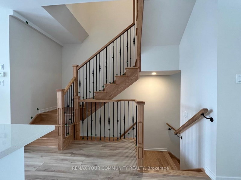 137 Rattenbury Rd, Vaughan, L6A 5C6 | Image 3