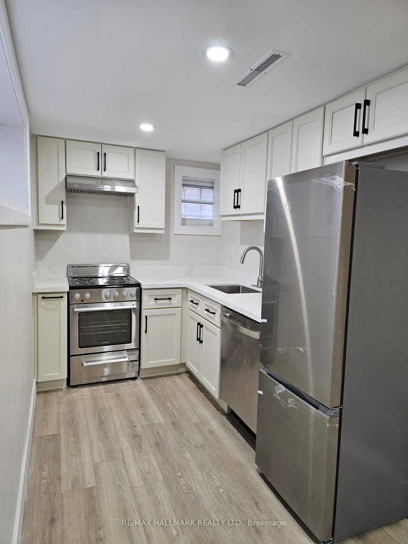 1 - 159 Richmond St, Richmond Hill, L4C 3Y7 | Image 2