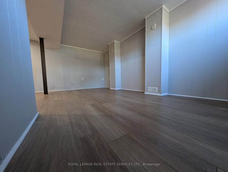 Lower - 126 Sheldon Ave, Newmarket, L3Y 2V7 | Image 3