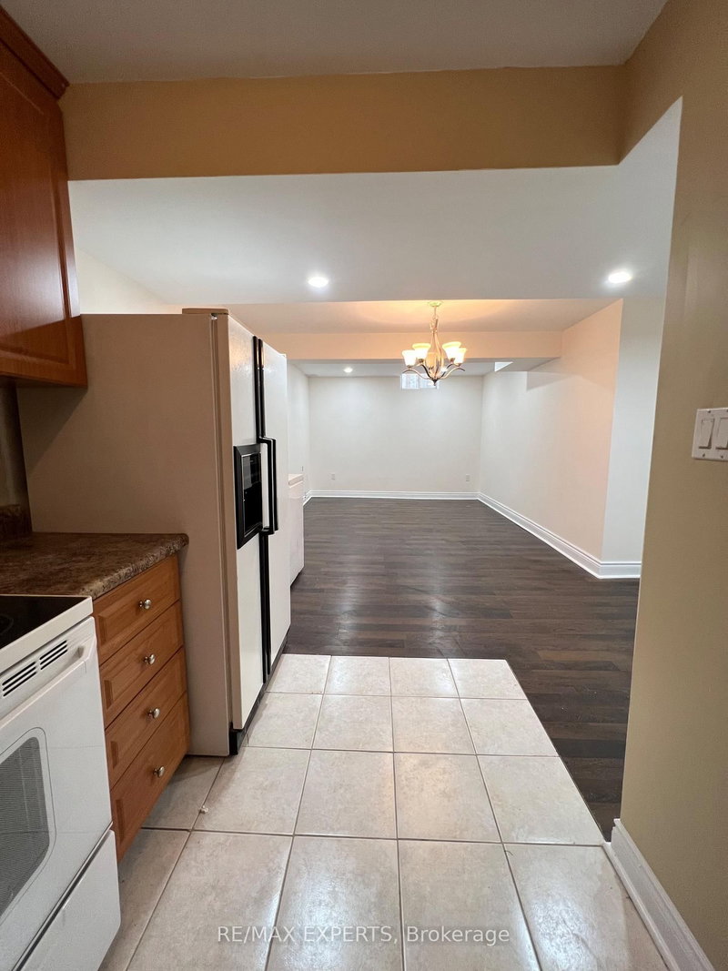 401 Forest Fountain Dr, Vaughan, L4H 1W4 | Image 3